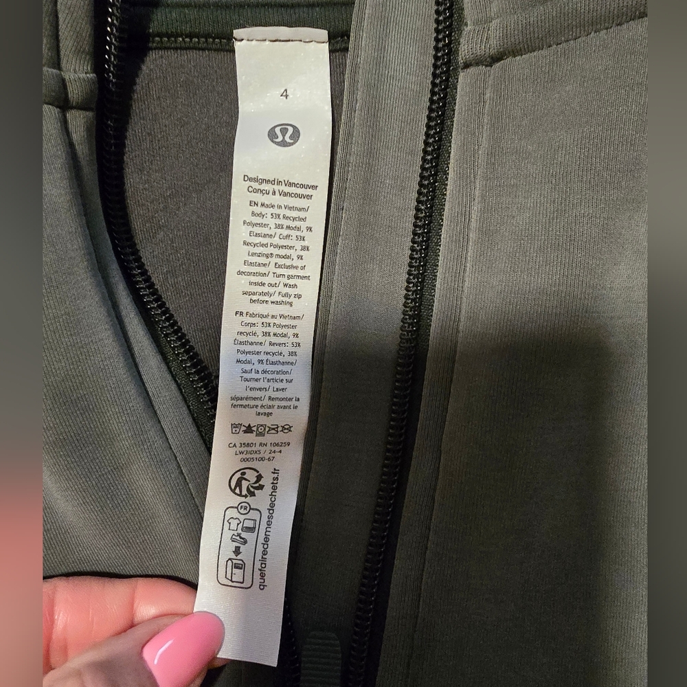 Lululemon Women's Tupe Croped Top Sweater. Size 4 - Picture 3 of 6